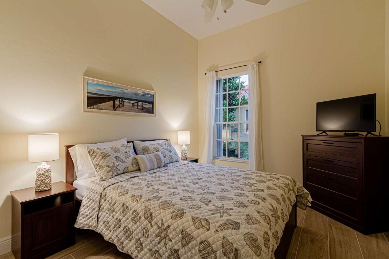Crown Pointe-mabry Drive Holiday home *
