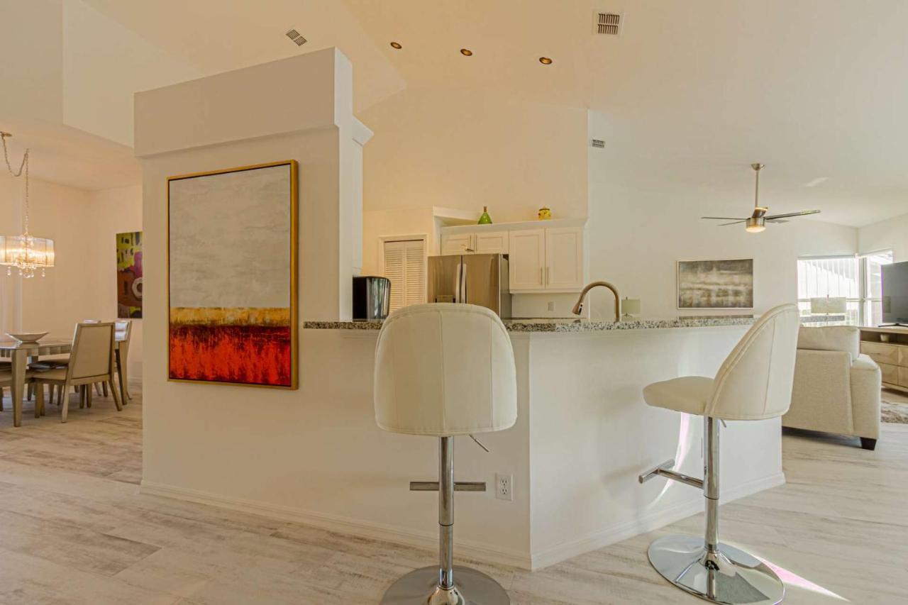 Crown Pointe- Lochwood Ct. * Naples