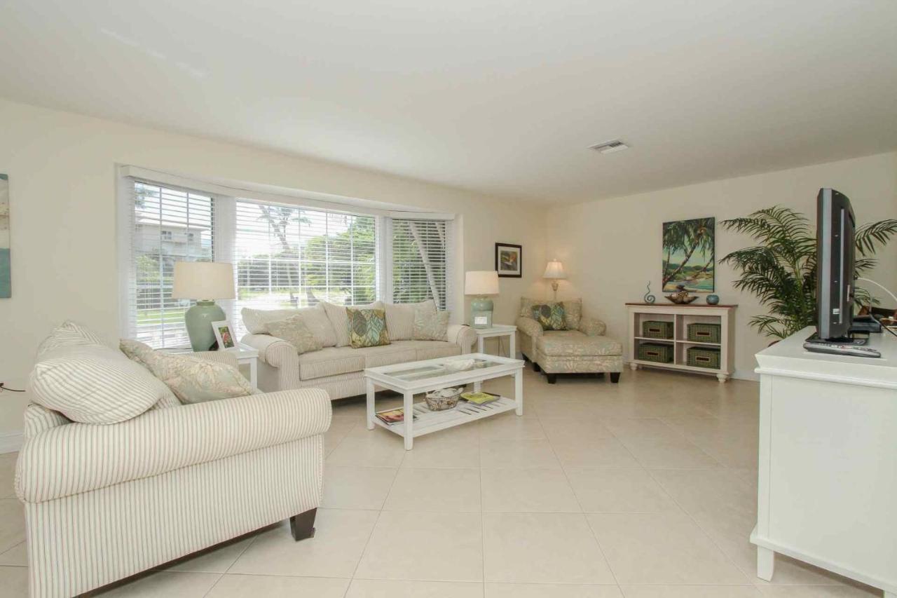Oleander Drive - Coquina Sands * Naples