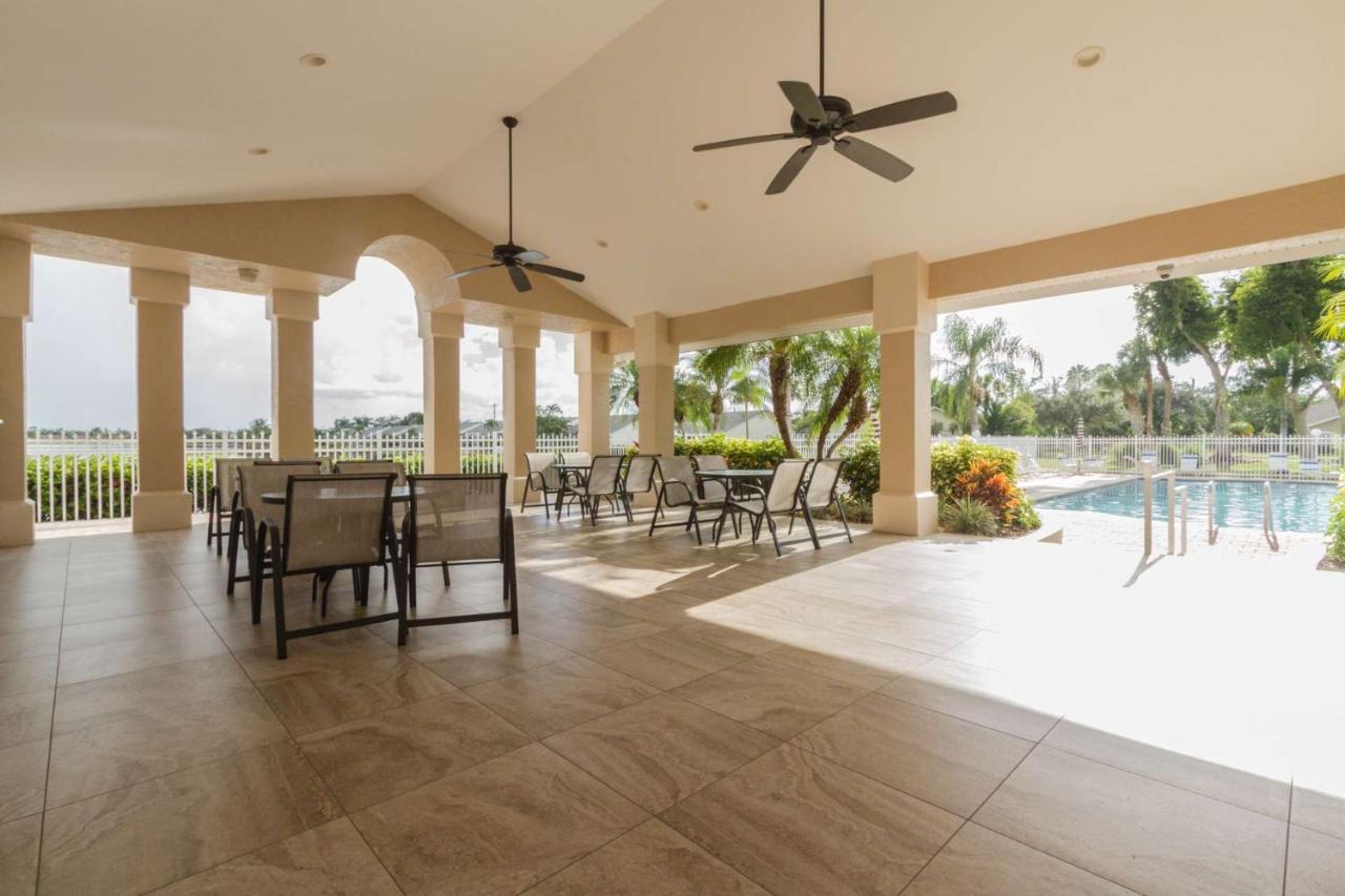 Crown Pointe- Harrogate Ct. * Naples