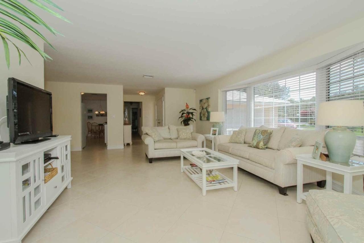 Oleander Drive - Coquina Sands * Naples
