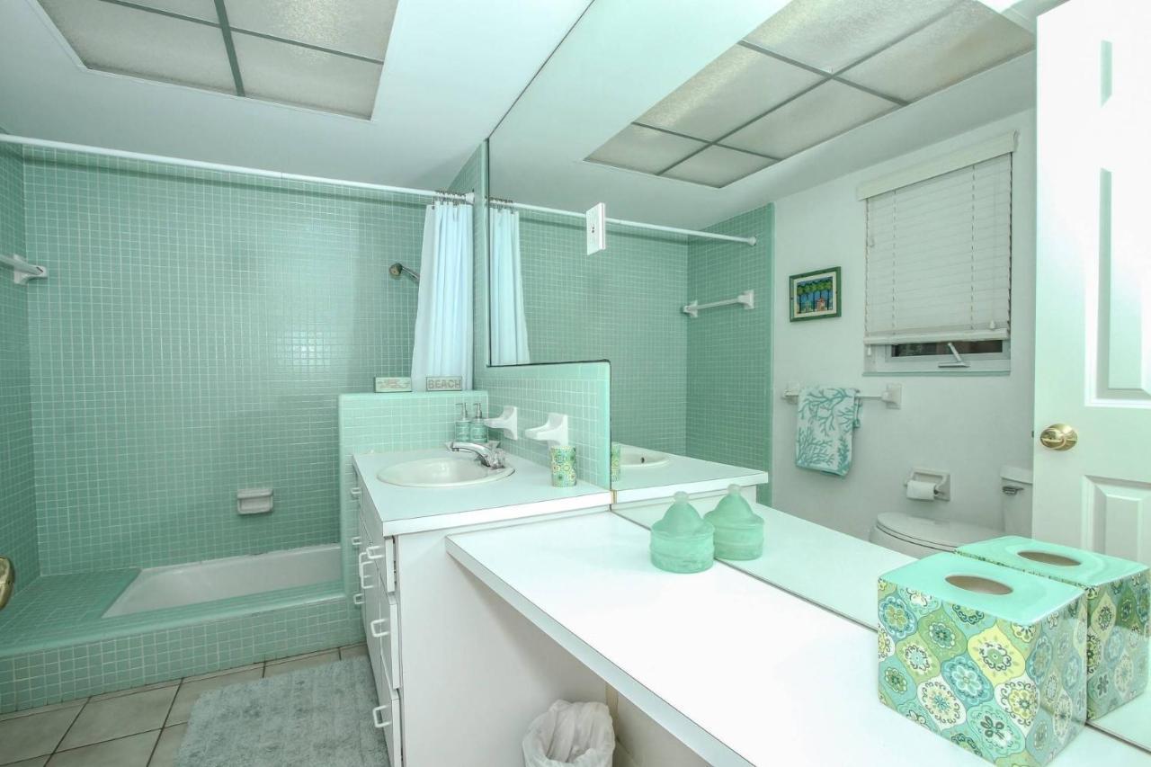 Oleander Drive - Coquina Sands * Naples