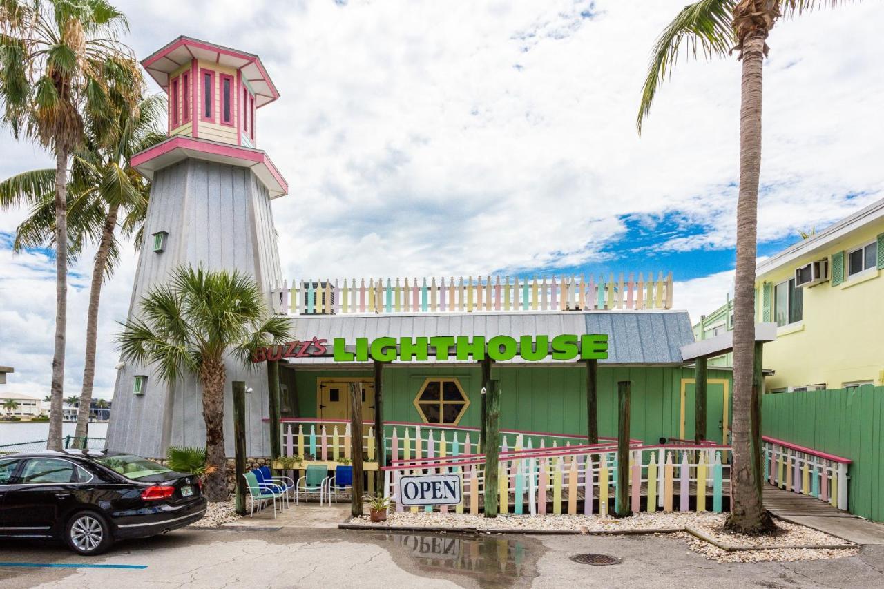 Lighthouse Inn *