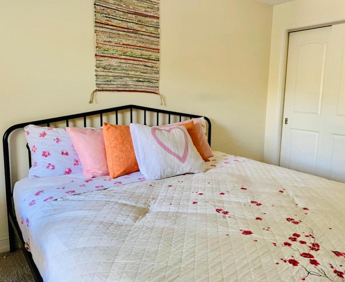 Apartment Sunny And Relaxing 2br With Parking! *
