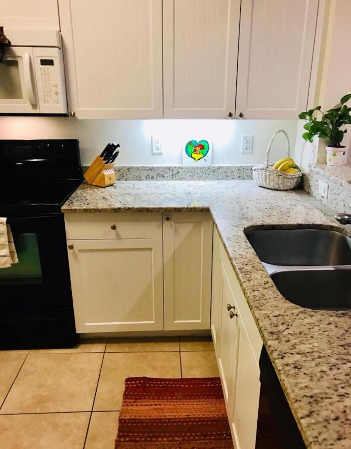 Sunny And Relaxing 2br With Parking! Apartment