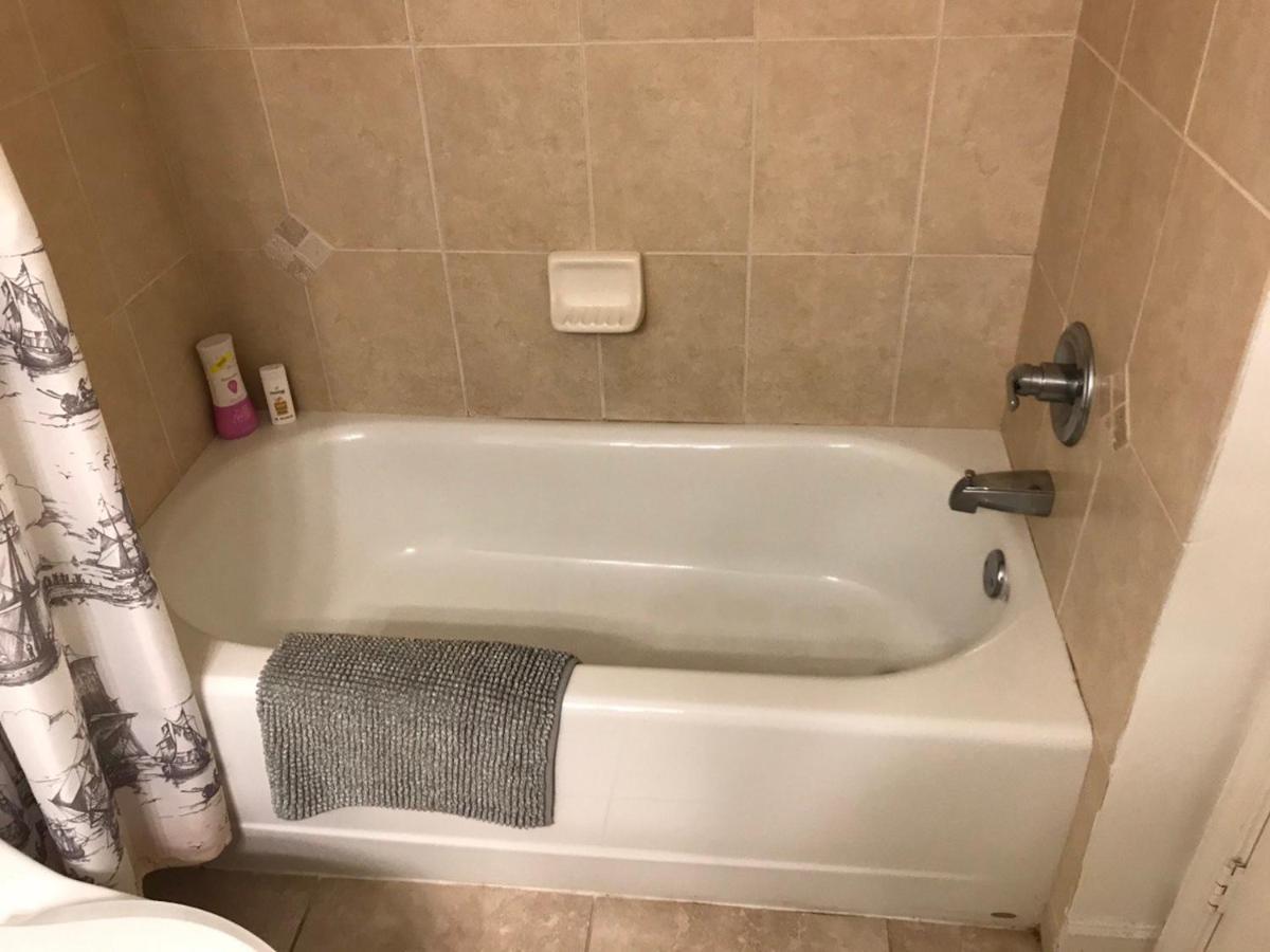 Apartment Sunny And Relaxing 2br With Parking! *