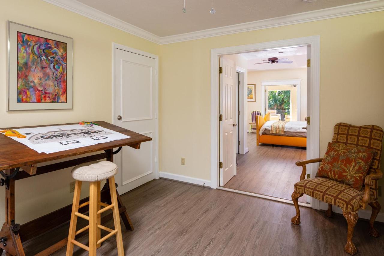 By Beach 4 - Gulf Breeze Naples