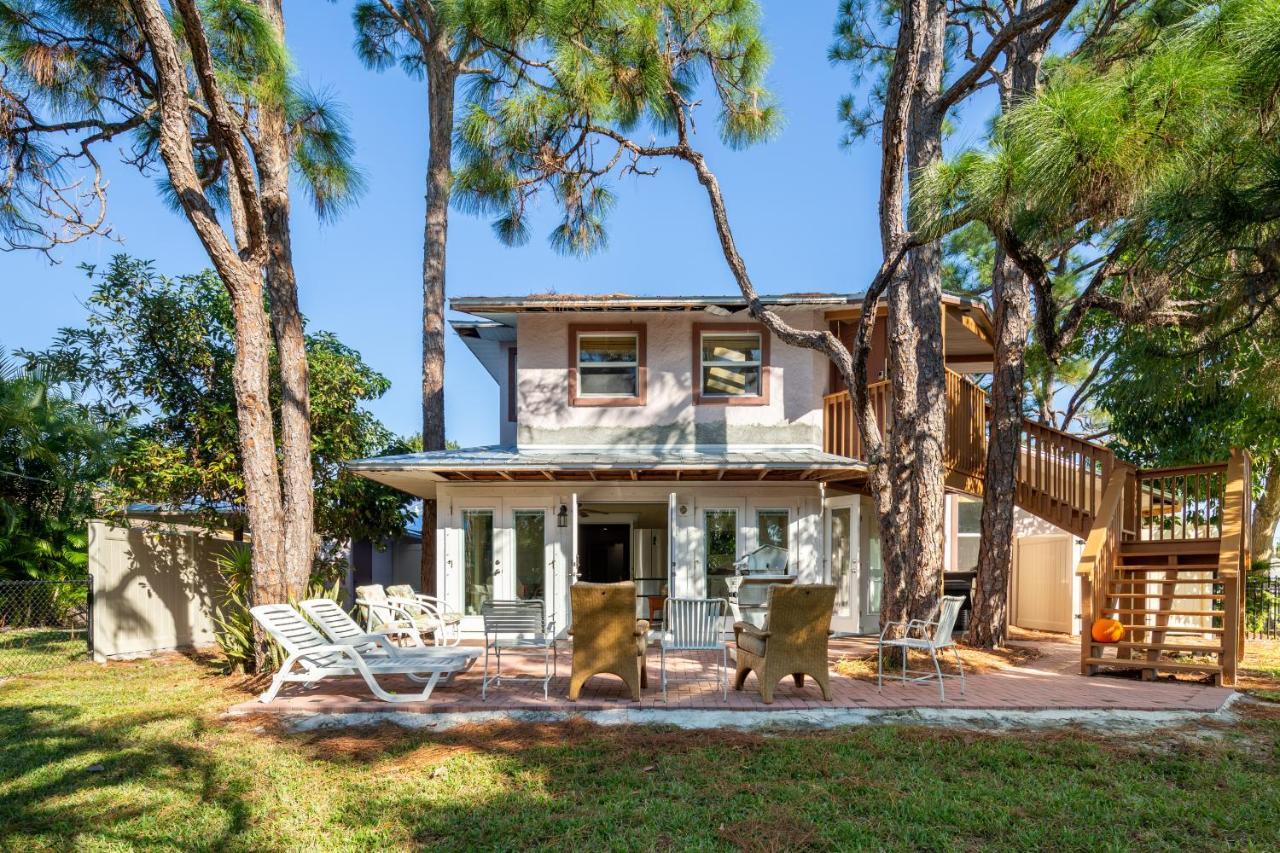 By Beach 4 - Gulf Breeze * Naples