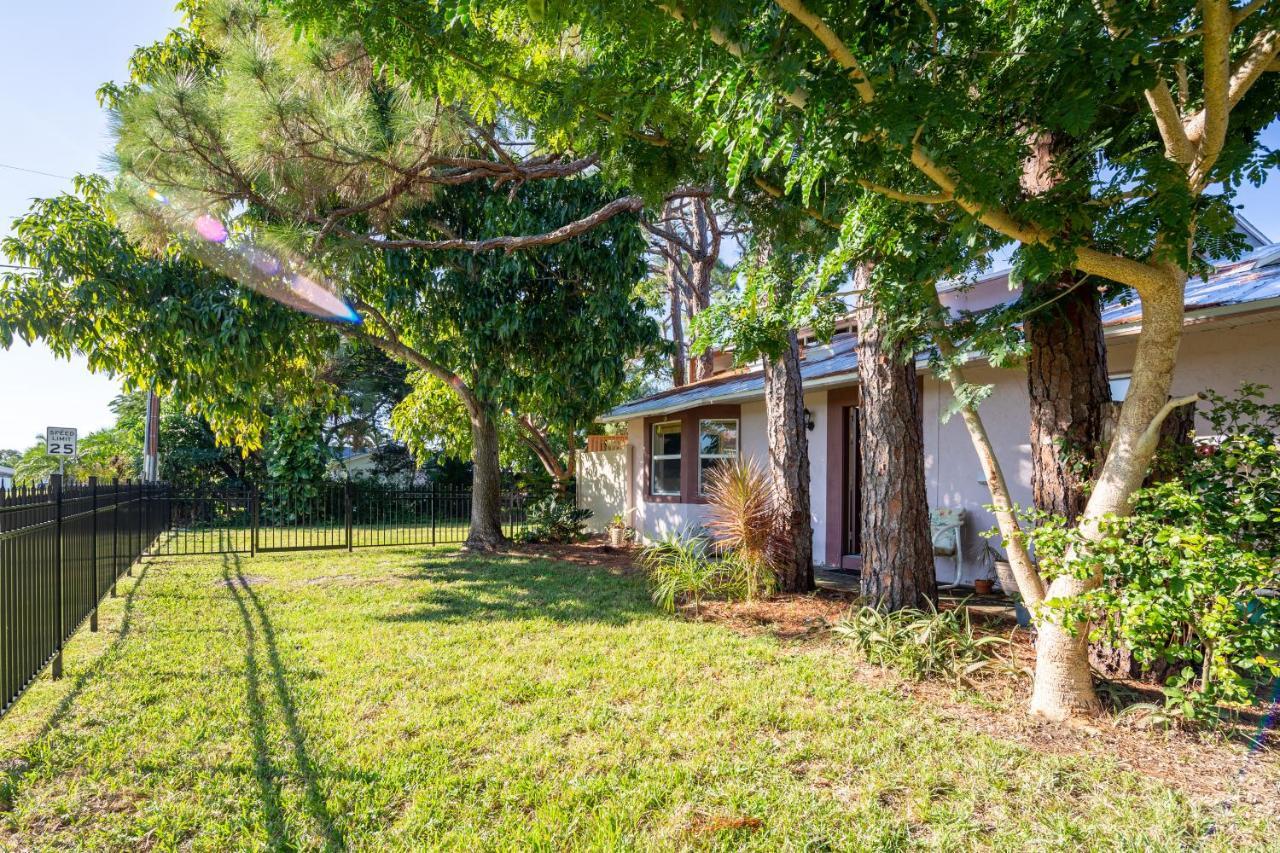 By Beach 4 - Gulf Breeze Naples