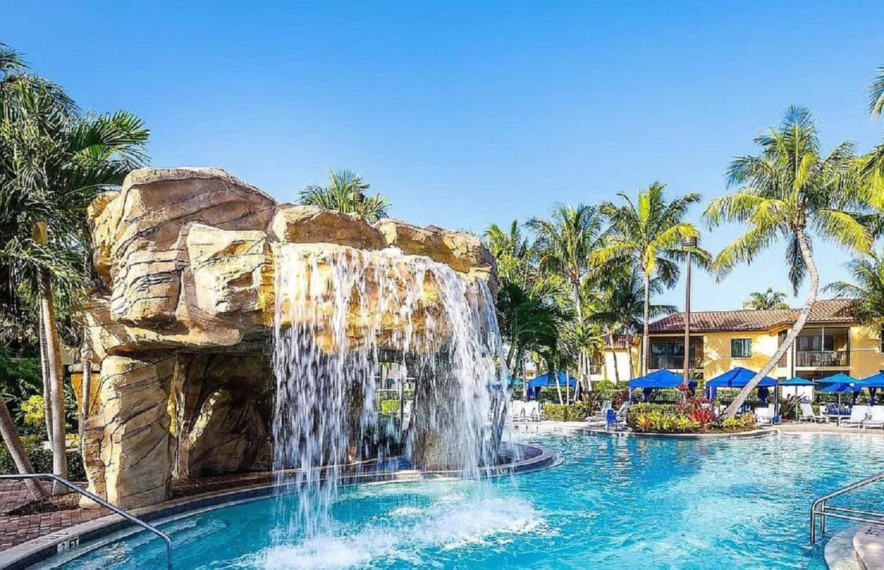 Apartment Bay With Fabulous Amenities, Near & Downtown! Naples