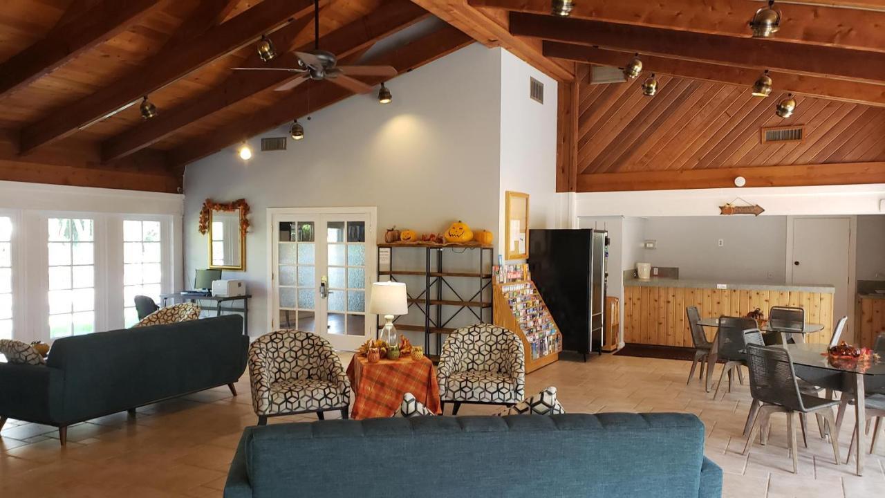 Parkshore Apartment *