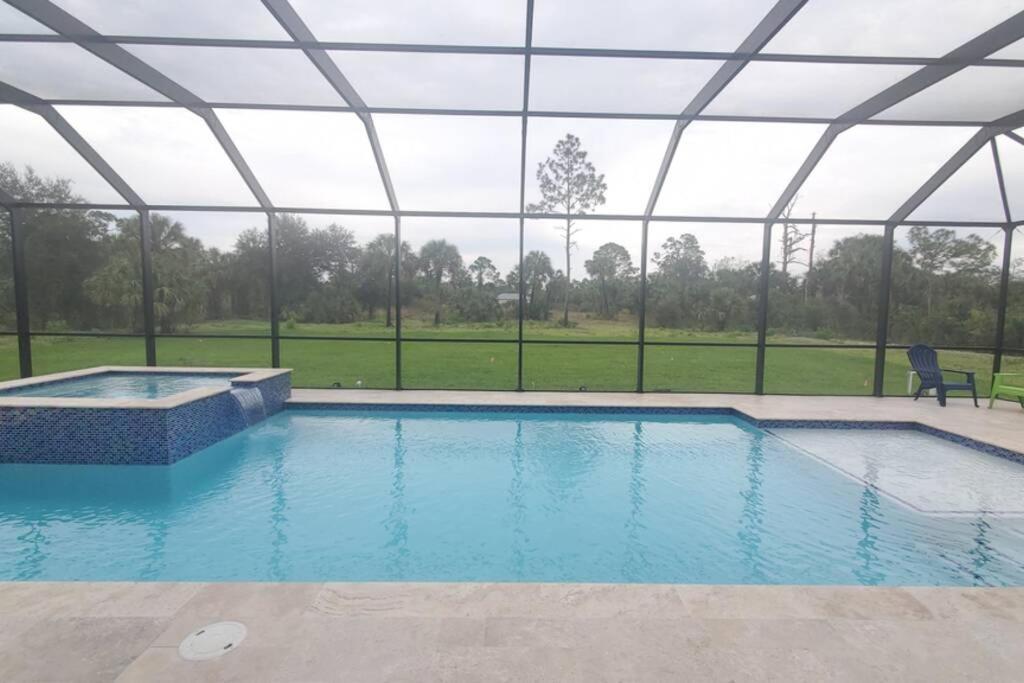 Exquisite 4 Beds With Heated Pool & Jacuzzi * Naples
