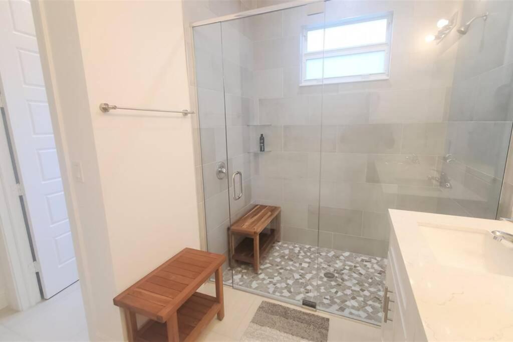 Exquisite 4 Beds With Heated Pool & Jacuzzi