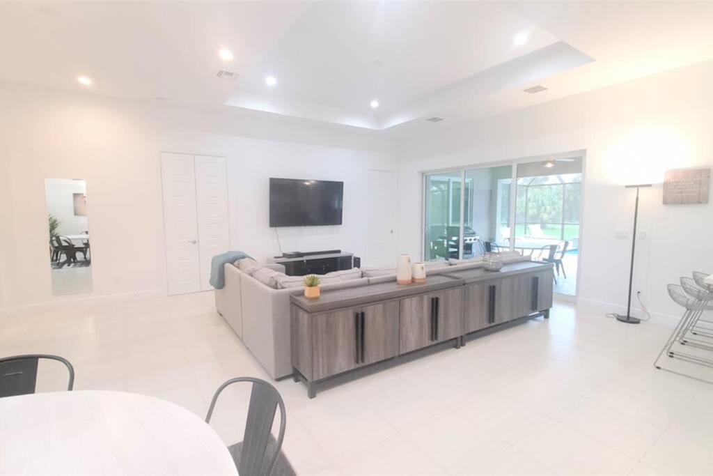 Exquisite 4 Beds With Heated Pool & Jacuzzi *