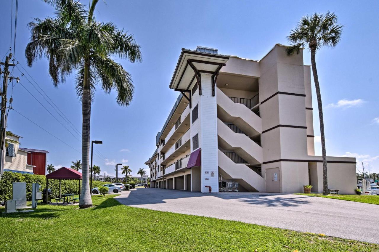 Apartment Relaxing Waterfront 2-story Retreat With Pool Access