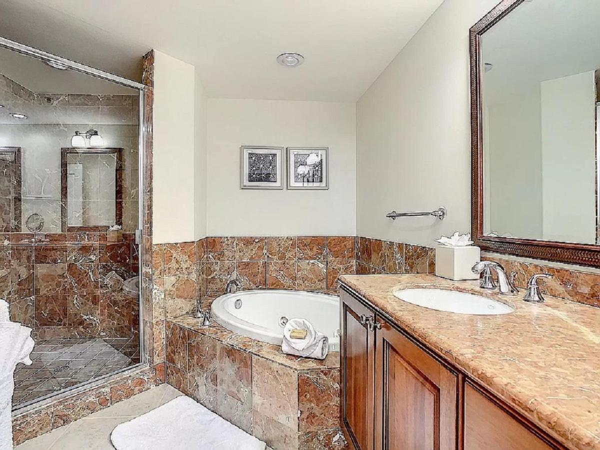 Bay With Fabulous Amenities, Near & Downtown! Apartment Naples