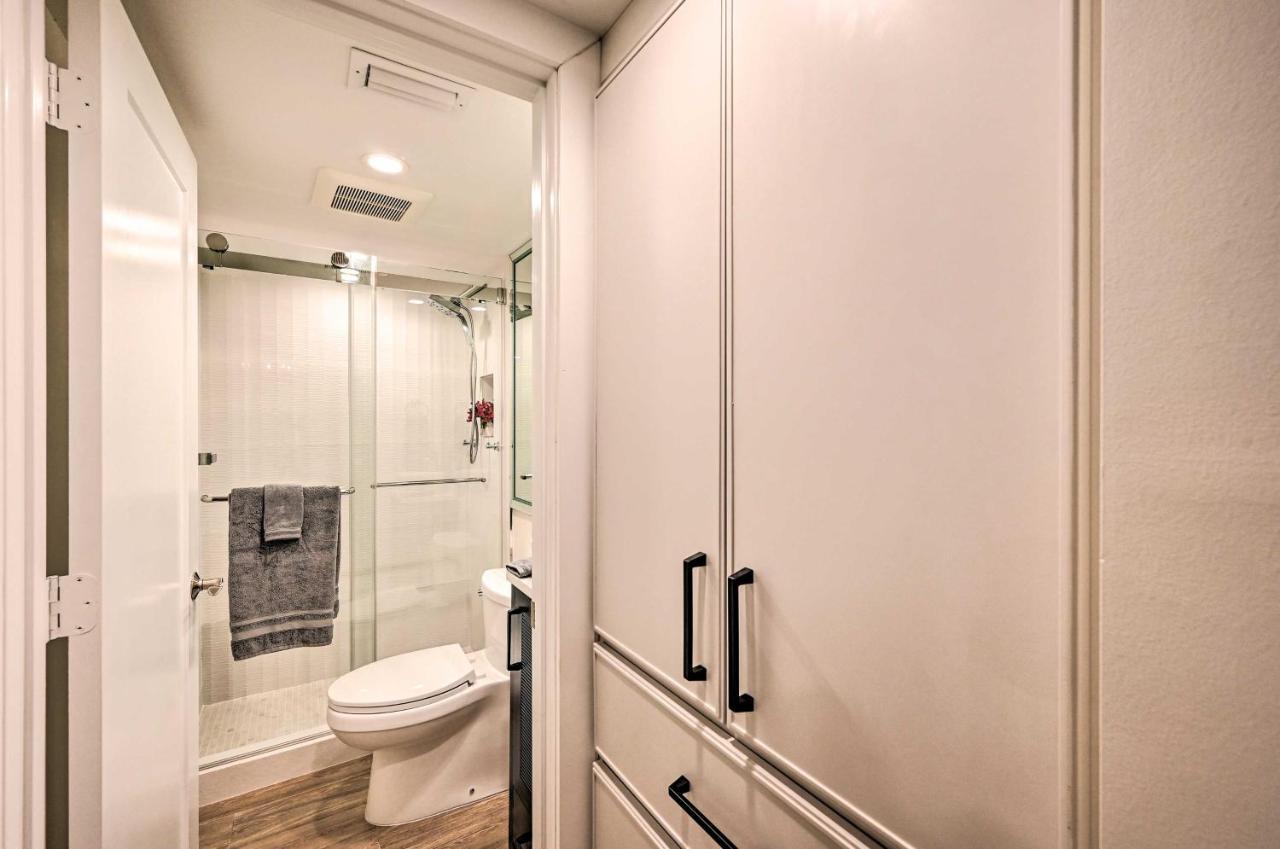 Luxe Escape Walk To And Downtown!