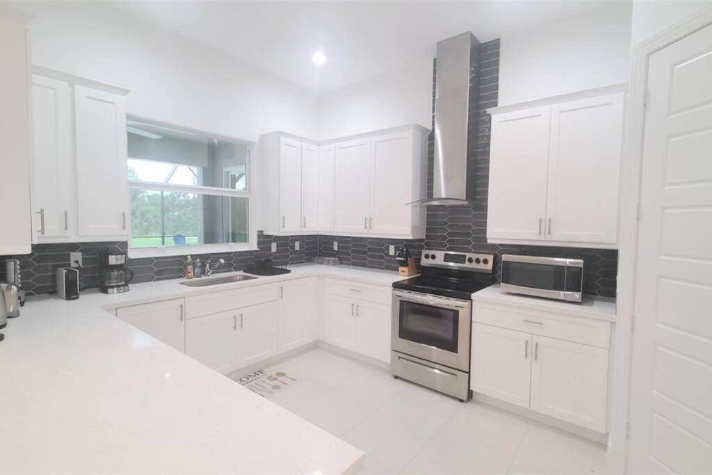 Exquisite 4 Beds With Heated Pool & Jacuzzi *