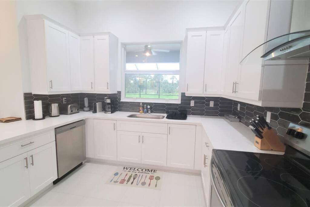 Exquisite 4 Beds With Heated Pool & Jacuzzi * Naples