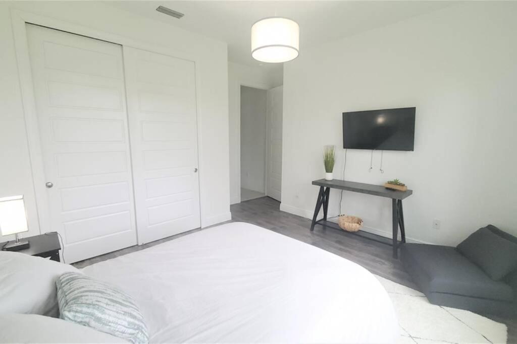 Exquisite 4 Beds With Heated Pool & Jacuzzi * Naples