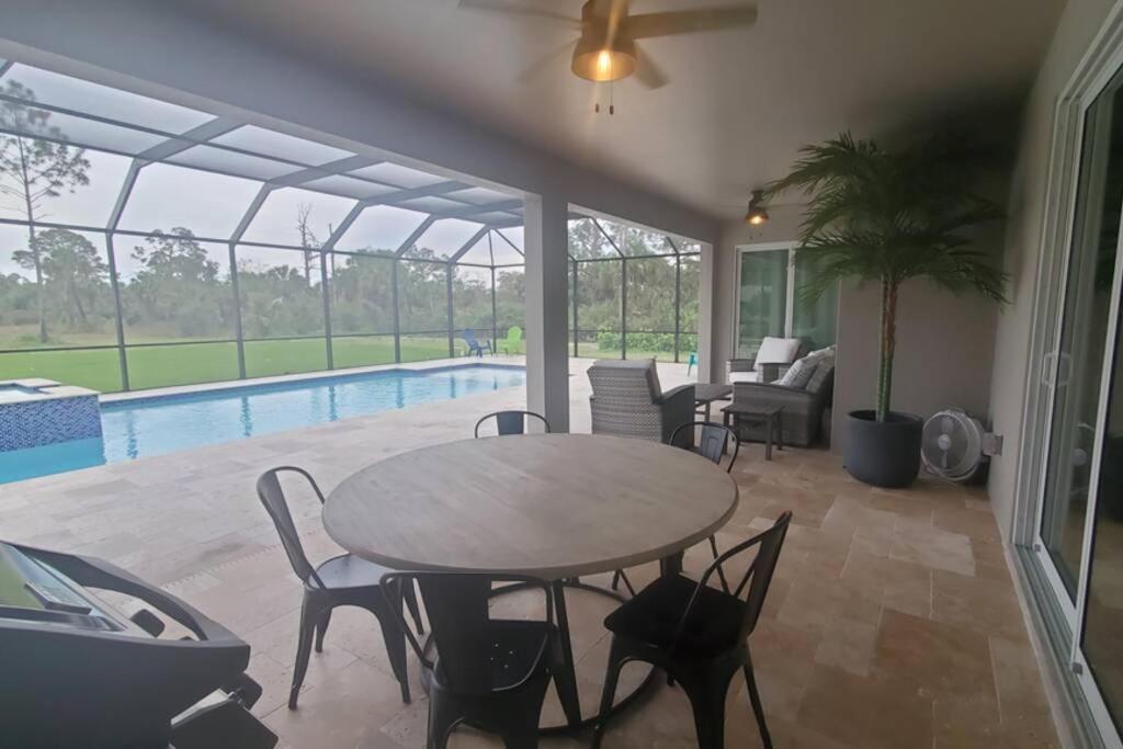 Exquisite 4 Beds With Heated Pool & Jacuzzi Villa Naples