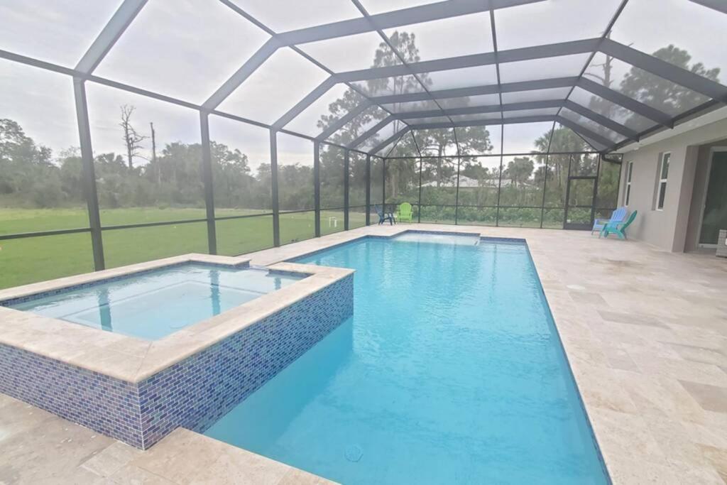 Exquisite 4 Beds With Heated Pool & Jacuzzi * Naples
