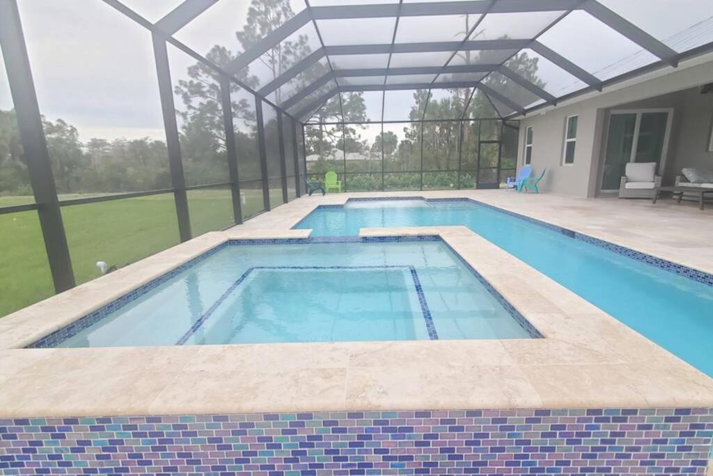Exquisite 4 Beds With Heated Pool & Jacuzzi Villa