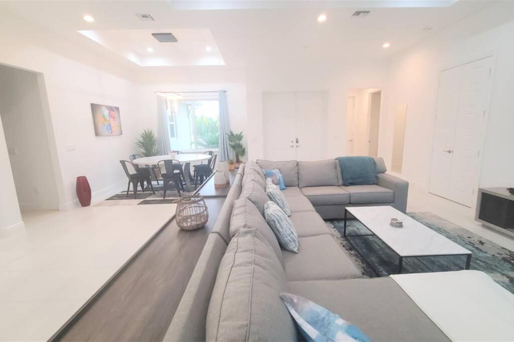 Exquisite 4 Beds With Heated Pool & Jacuzzi * Naples