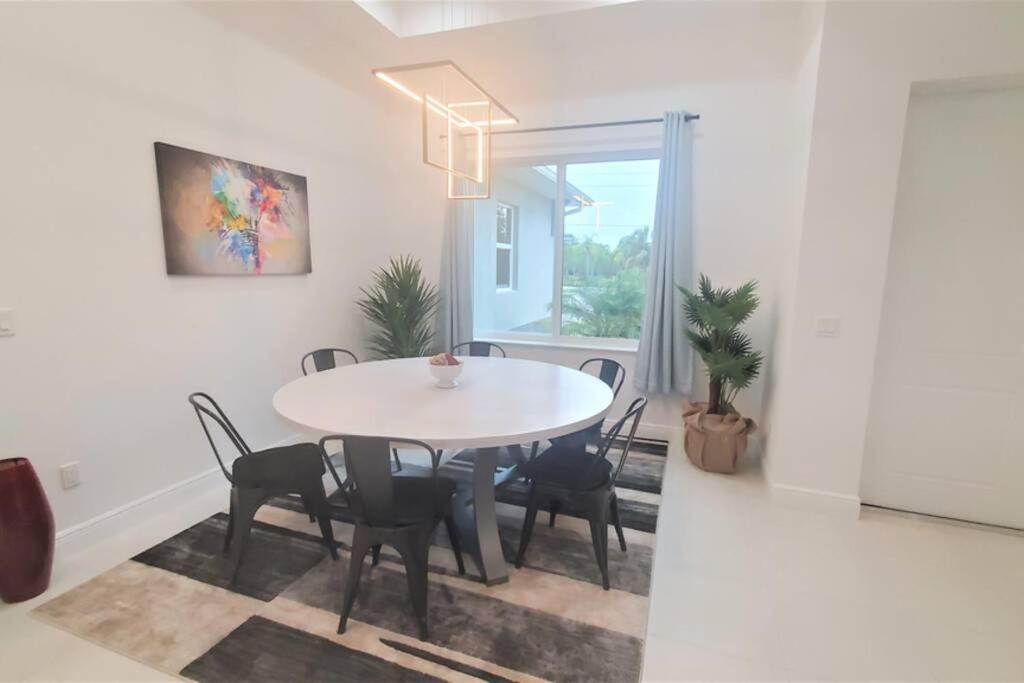 Exquisite 4 Beds With Heated Pool & Jacuzzi Villa *