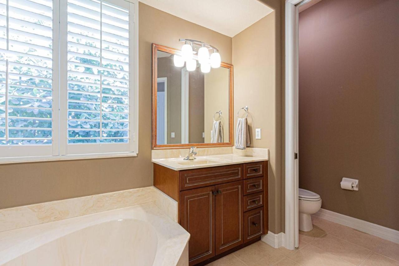 Briarwood-1064 Tivoli Dr * Naples