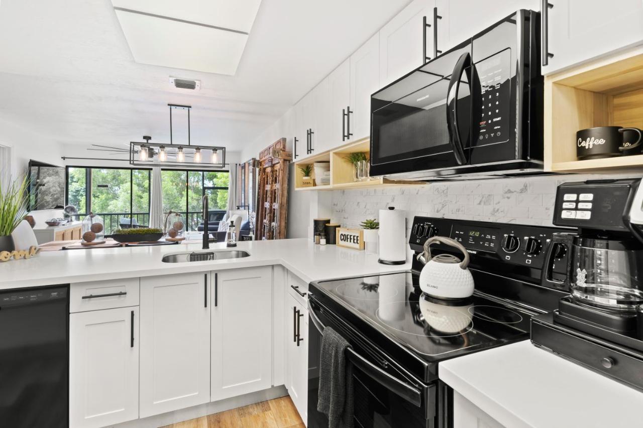 Apartment Newly Remodeled, Pool,tennis,5 Mins Drive 2 *