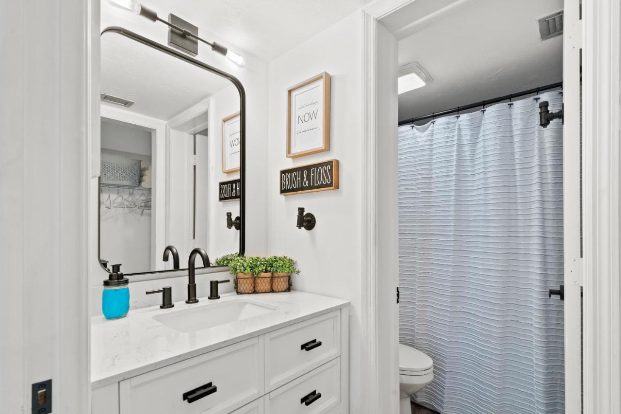 Newly Remodeled, Pool,tennis,5 Mins Drive 2 Apartment *