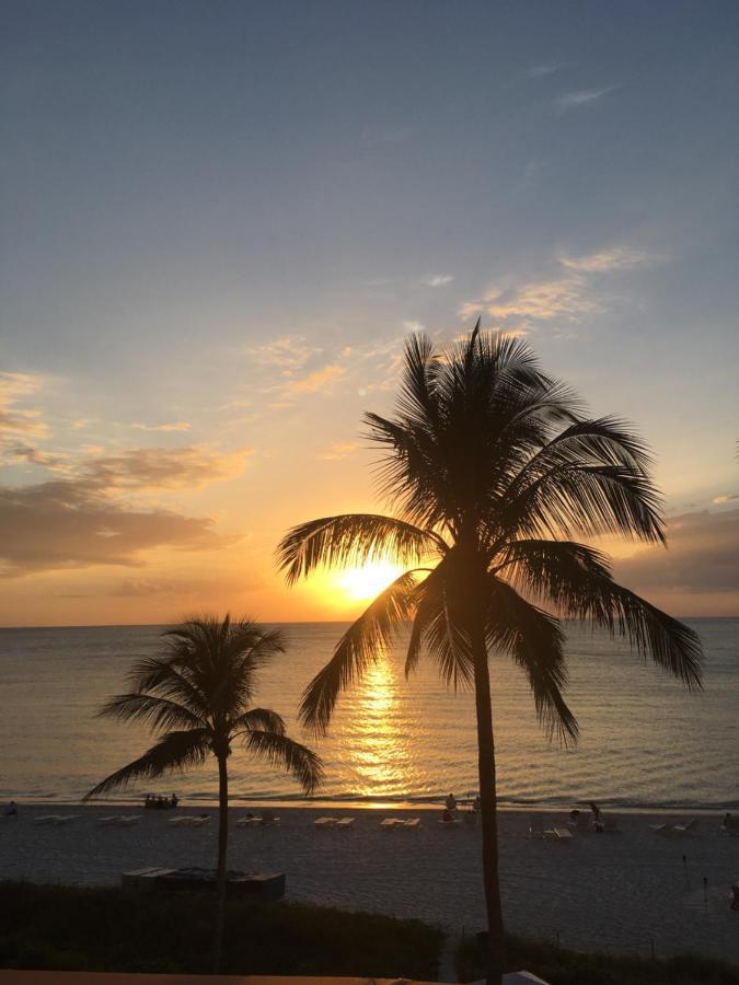 Apartment Newly Remodeled, Pool,tennis,5 Mins Drive 2 Naples