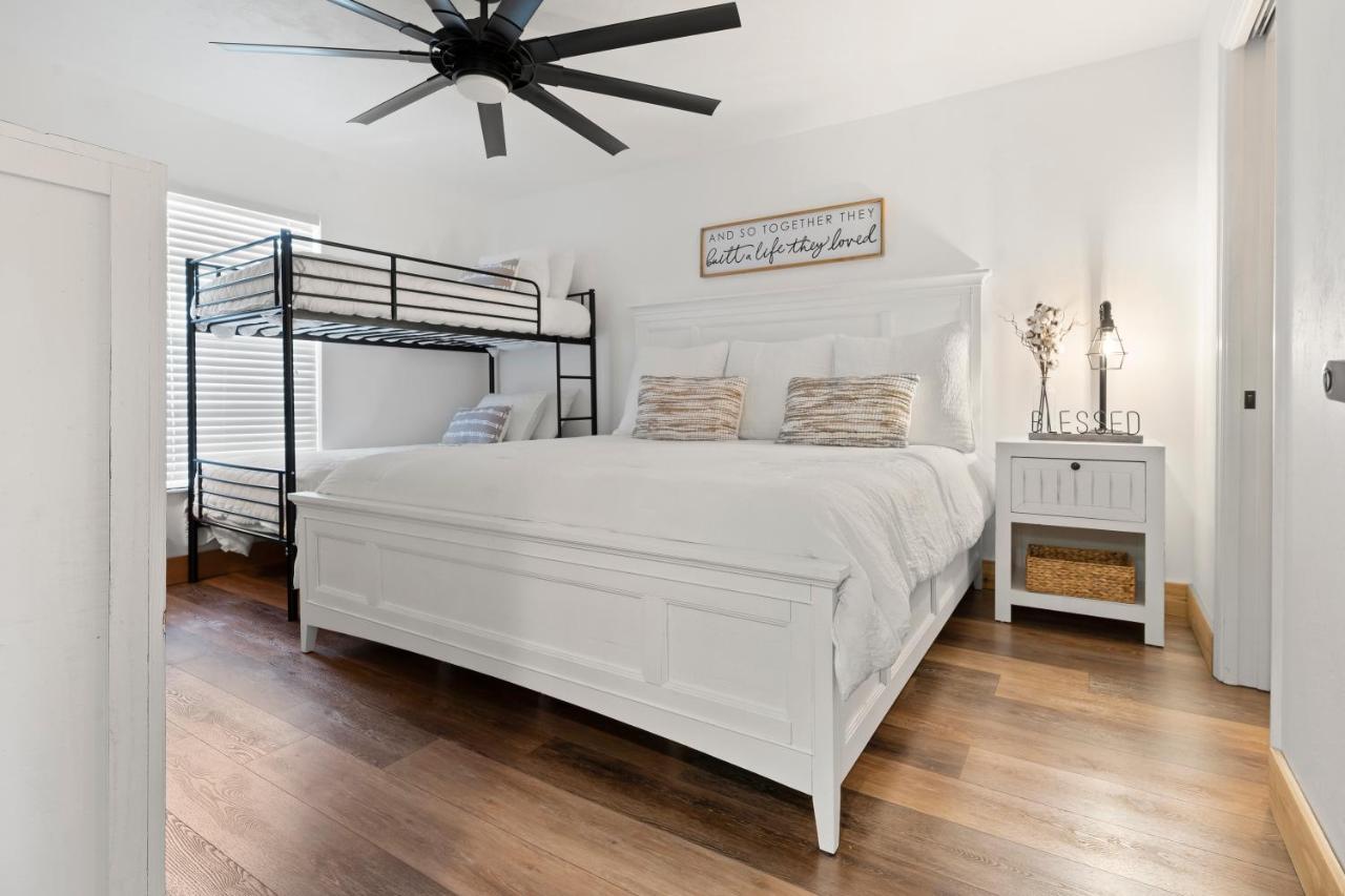 Newly Remodeled, Pool,tennis,5 Mins Drive 2 * Naples