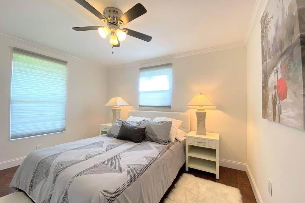 Cheerfull 4/bed/ 3 Bath / Pool / Location * Naples