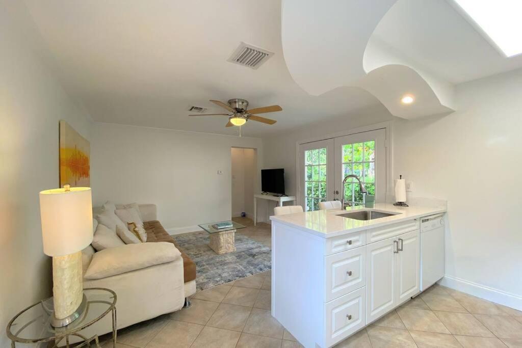 Cheerfull 4/bed/ 3 Bath / Pool / Location *
