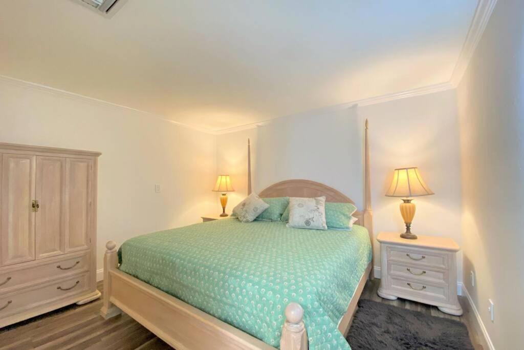 Cheerfull 4/bed/ 3 Bath / Pool / Location *