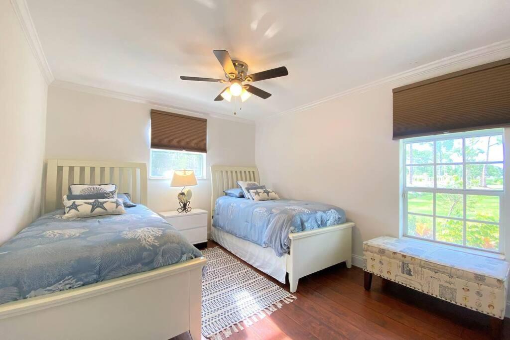 Cheerfull 4/bed/ 3 Bath / Pool / Location * Naples