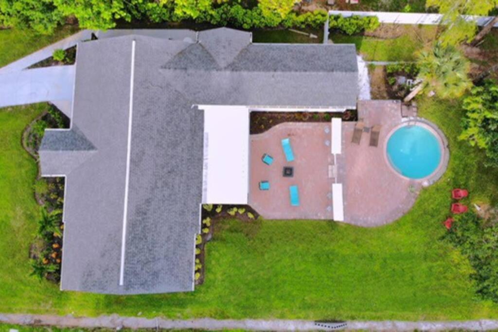 Cheerfull 4/bed/ 3 Bath / Pool / Location Naples