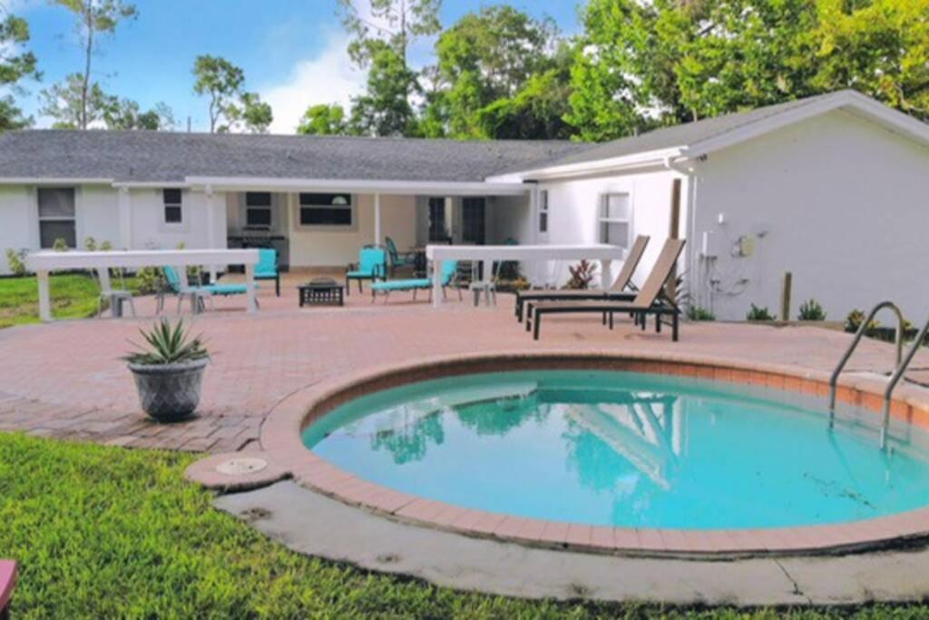 Cheerfull 4/bed/ 3 Bath / Pool / Location