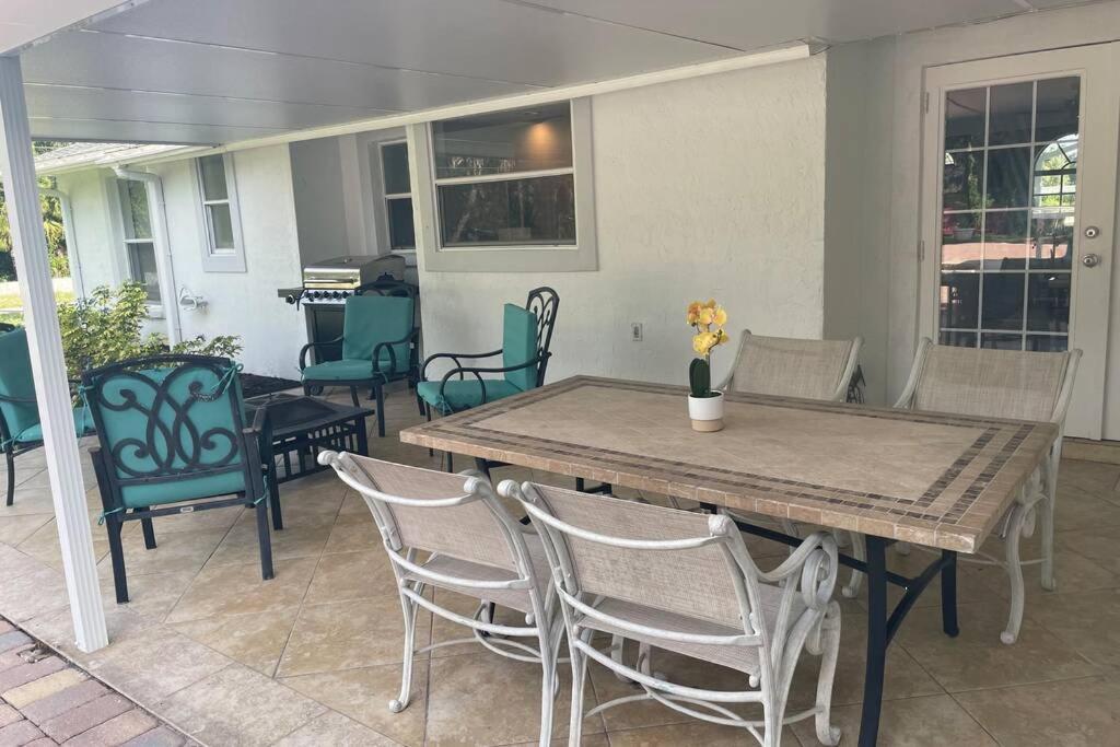 Villa Cheerfull 4/bed/ 3 Bath / Pool / Location Naples