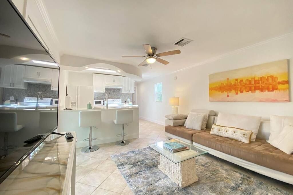 Villa Cheerfull 4/bed/ 3 Bath / Pool / Location Naples