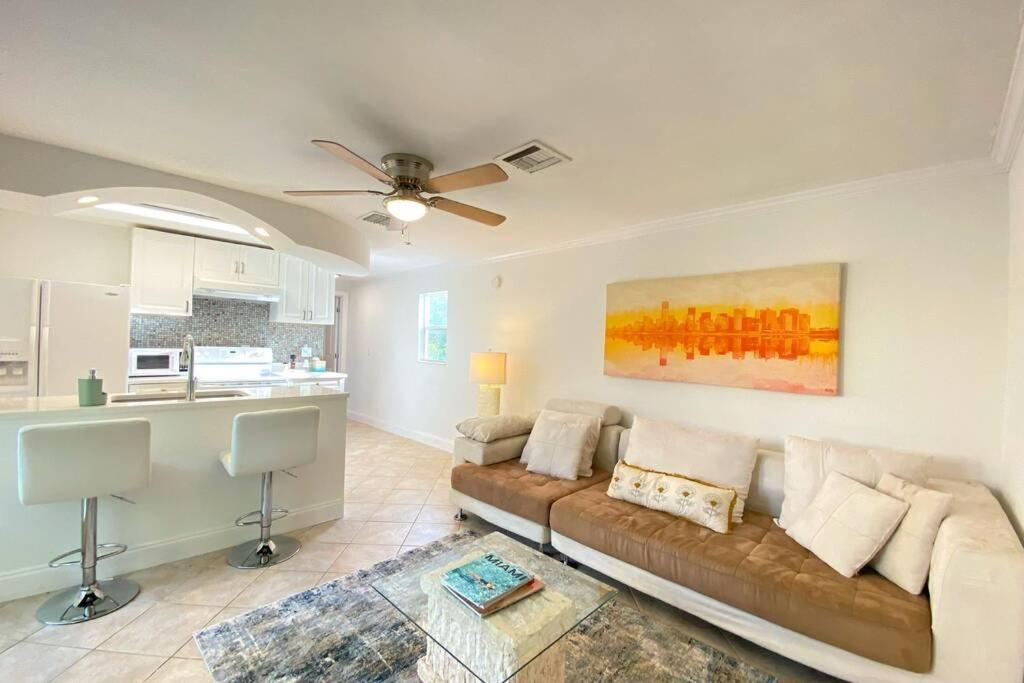 Cheerfull 4/bed/ 3 Bath / Pool / Location Villa *