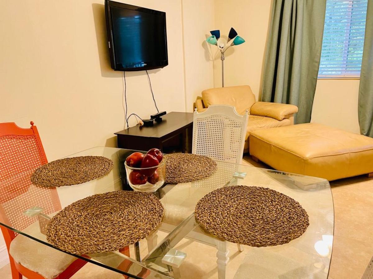Sunny And Relaxing 2br With Parking! Naples