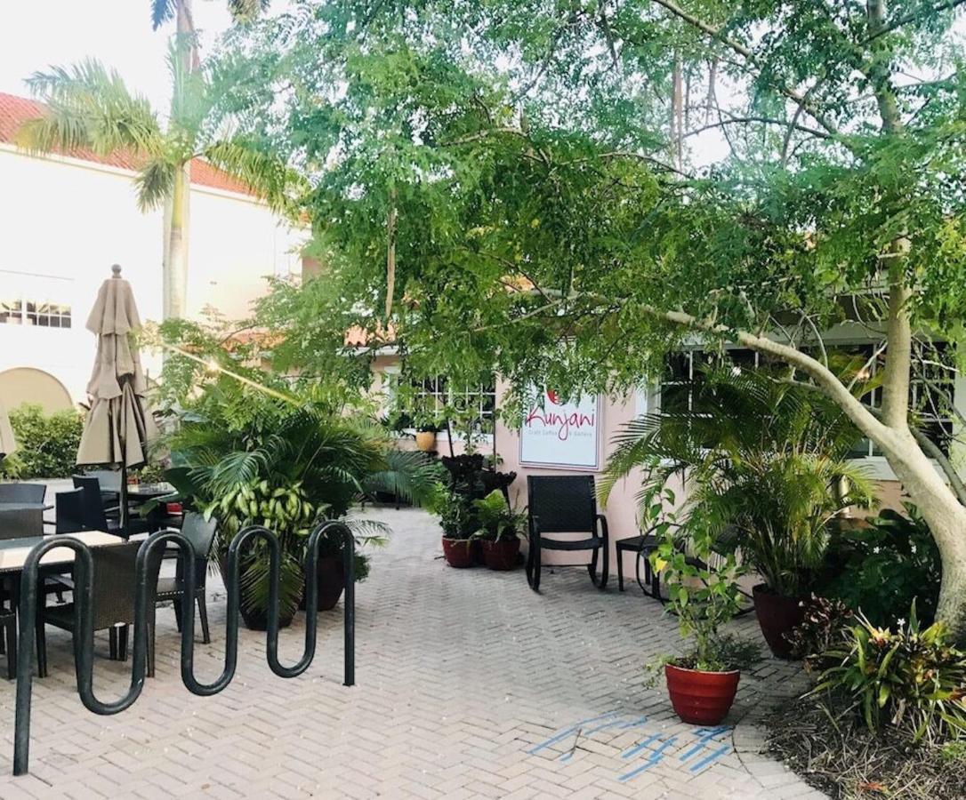 Sunny And Relaxing 2br With Parking! * Naples
