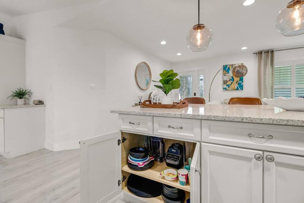 Pool House, Close To The & Down Town Naples! Holiday home Naples