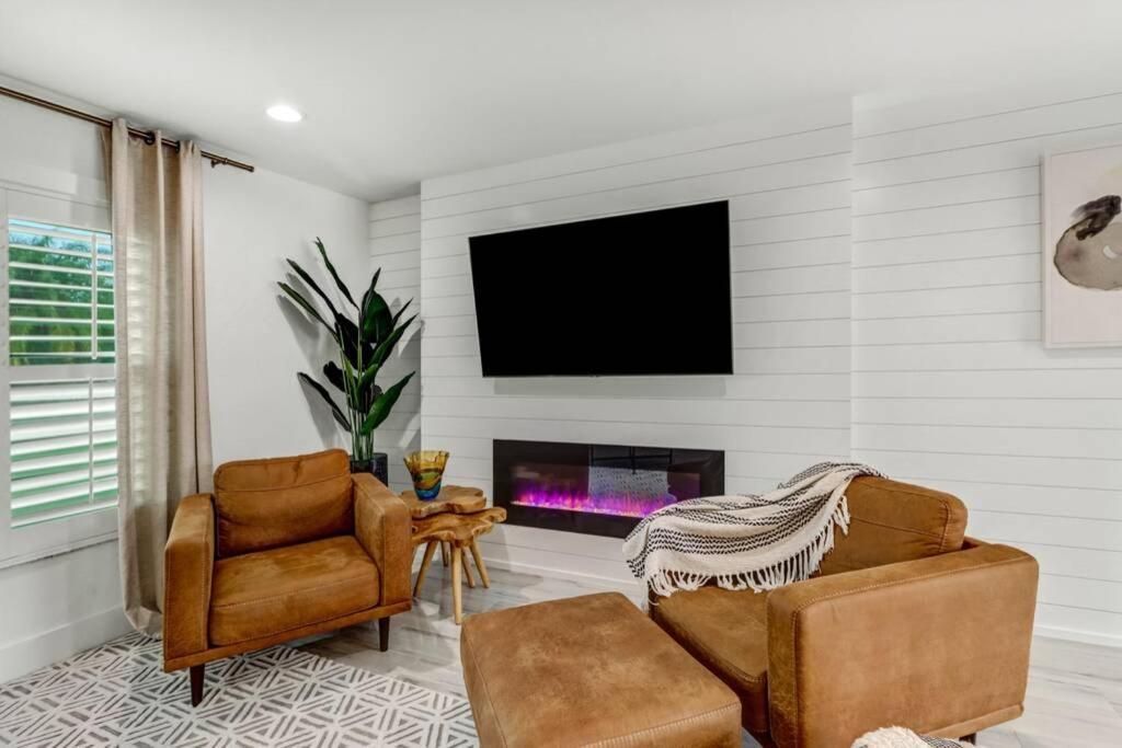 Holiday home Pool House, Close To The & Down Town Naples!
