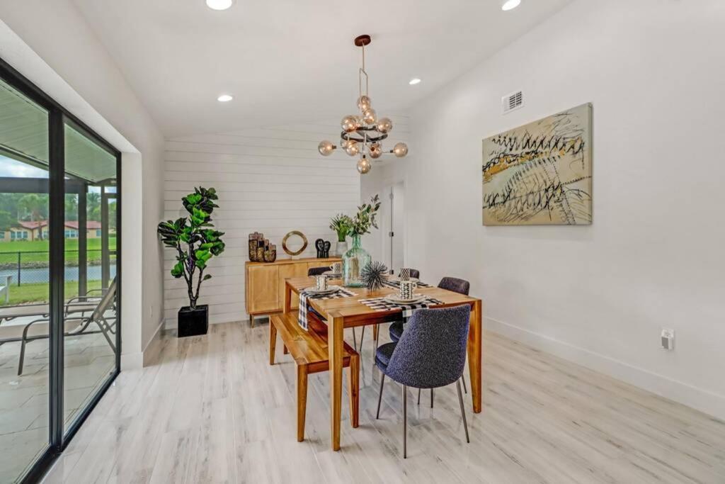 Holiday home Pool House, Close To The & Down Town Naples!