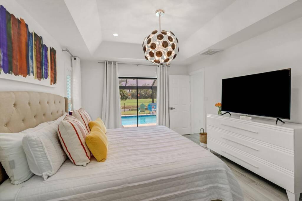 Holiday home Pool House, Close To The & Down Town Naples! *