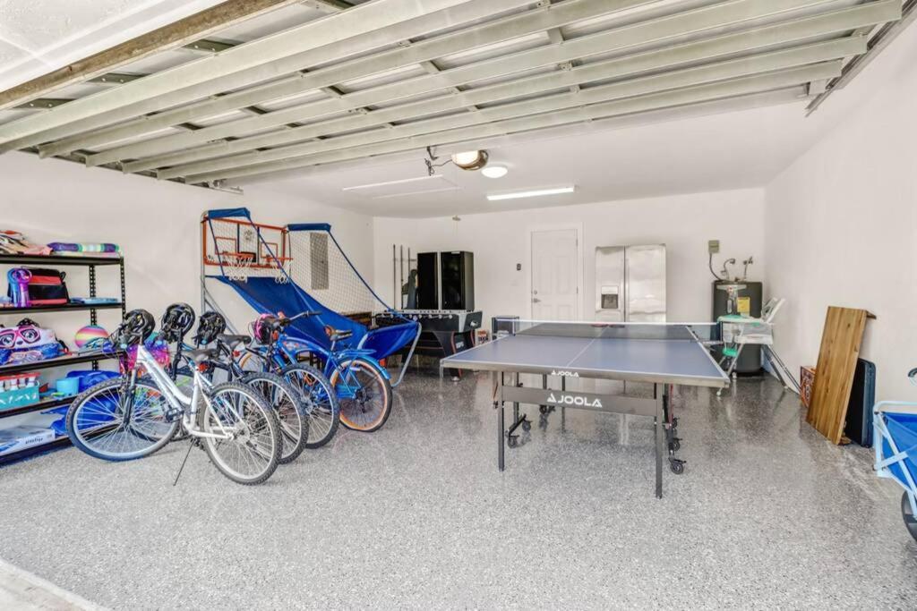 Pool House, Close To The & Down Town Naples! * Naples